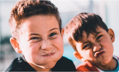 Alumnos aprendiendo inglés de forma divertida